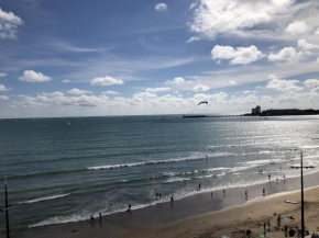 Appartement T2 refait à neuf avec balcon face mer et ascenseur, au cœur des Sables-d'Olonne - FR-1-485-70